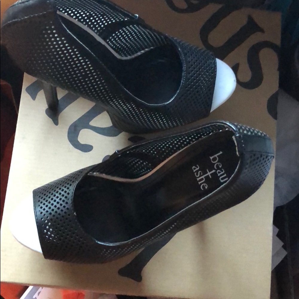 6 inch black/white heels